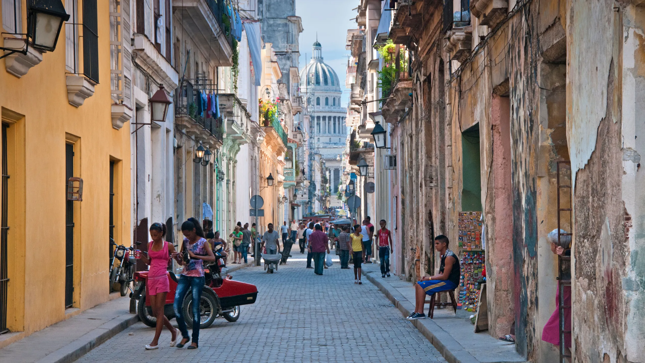 What is the name of the main square in Old Havana?