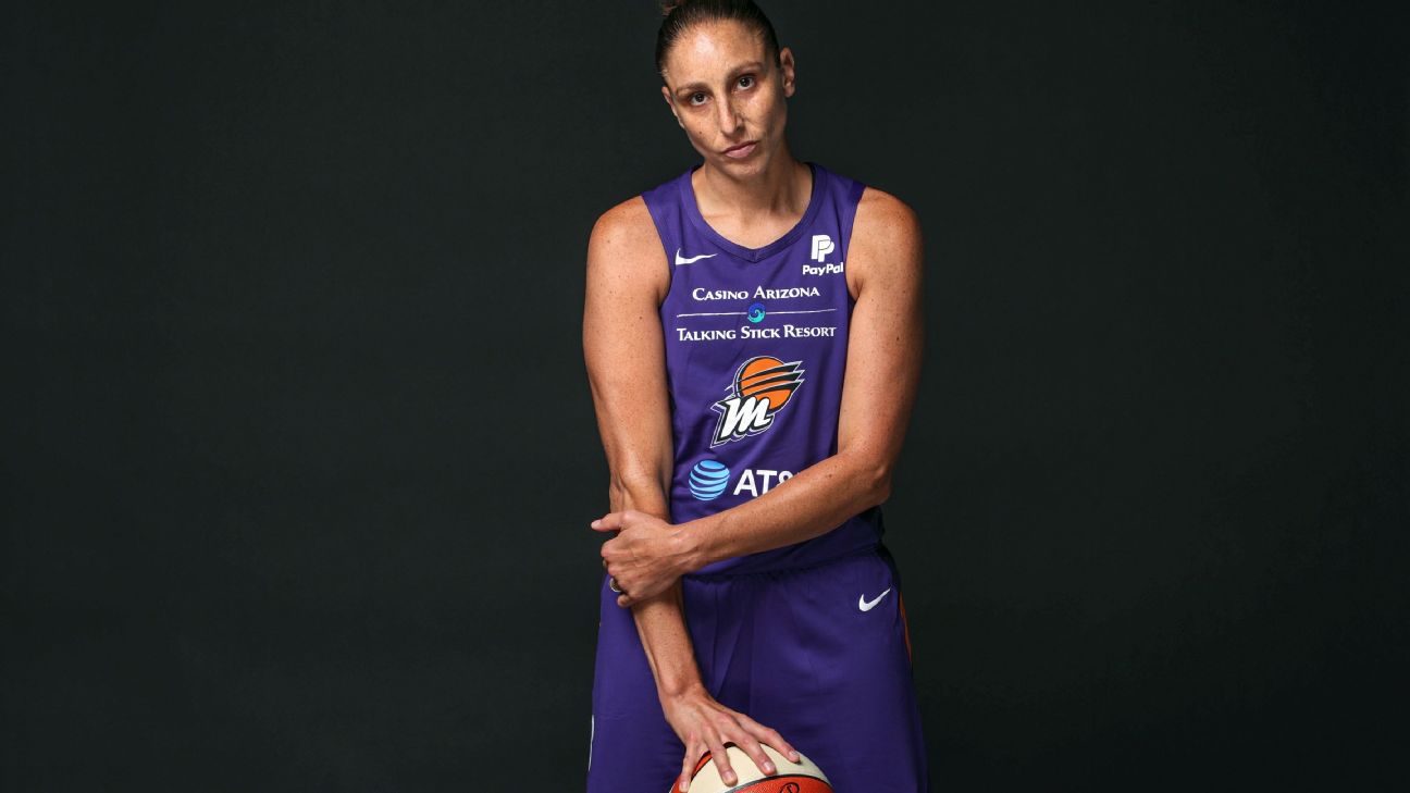 How many points did Diana Taurasi score in her WNBA debut game?