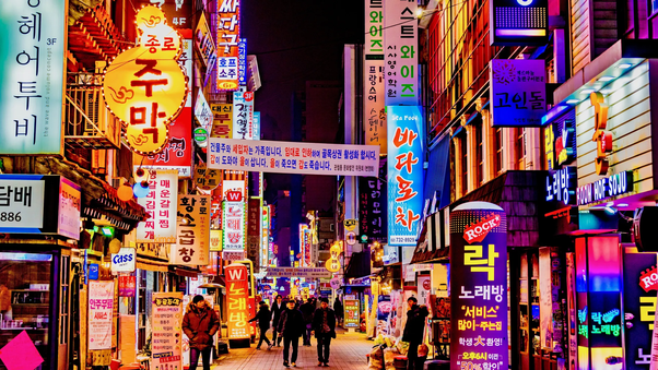 Which famous shopping street in Seoul is known for its luxury brands?