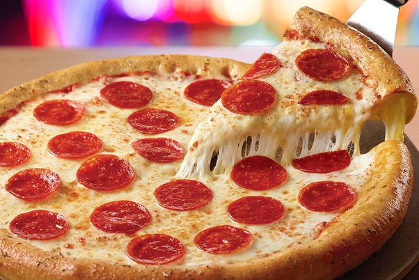 What is the term for a pizza that has been folded in half to form a half-moon shape?