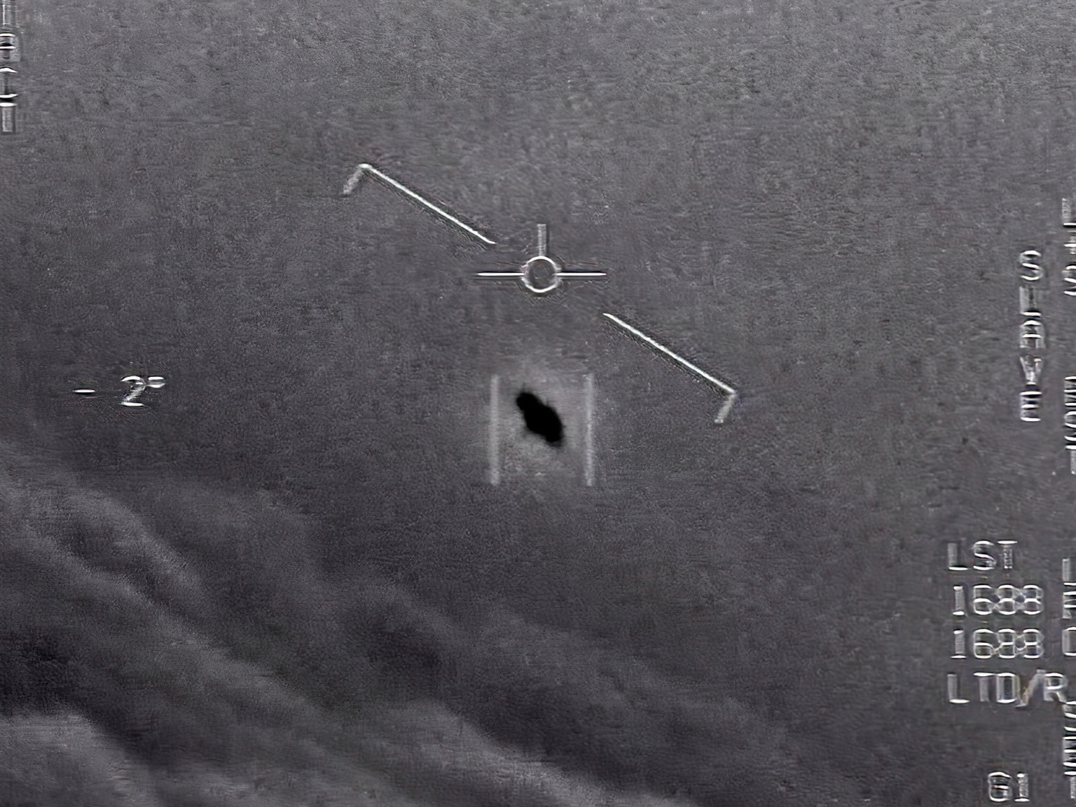 Which famous incident in 1947 sparked worldwide interest in UFOs?