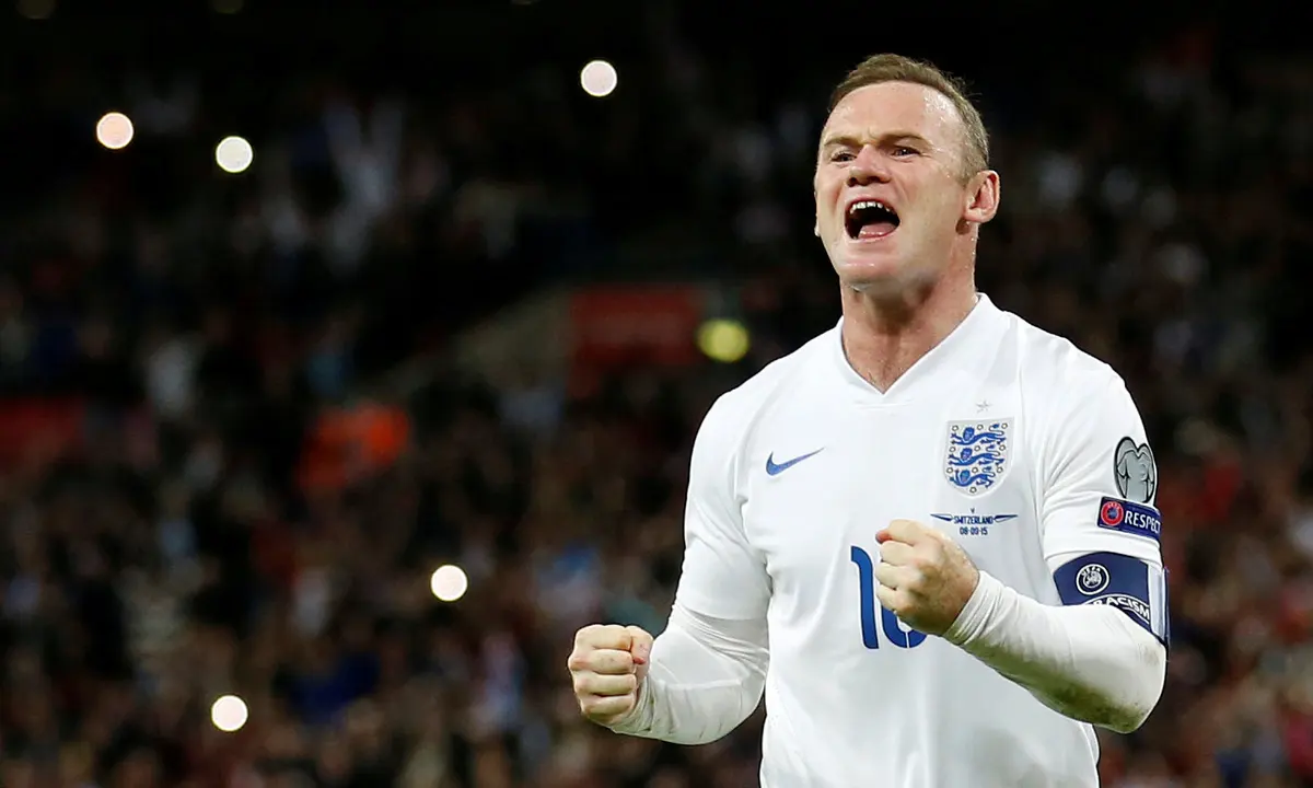 Which club did Wayne Rooney start his professional career with?