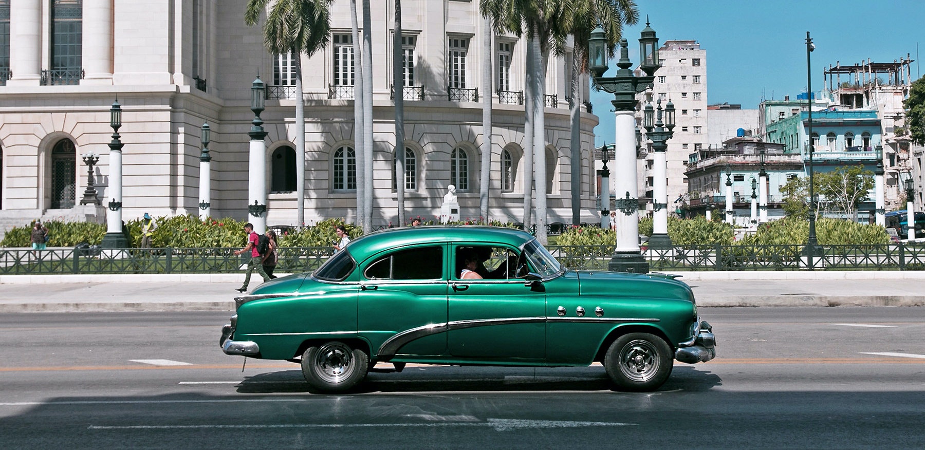 Which American singer performed in Havana in 2016, marking a historic moment in US-Cuba relations?