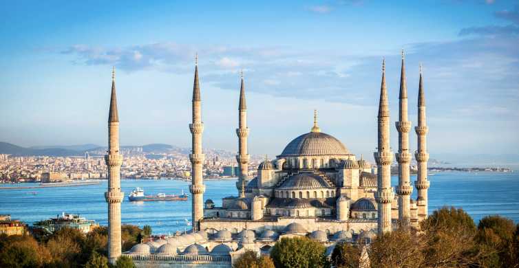 Which famous landmark in Istanbul is known for its stunning dome and Byzantine architecture?