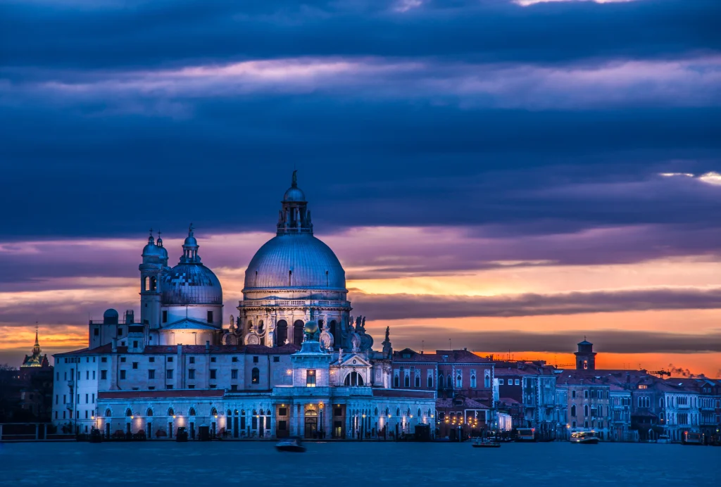 Which famous opera house in Venice is known for its lavish performances and opulent interiors?
