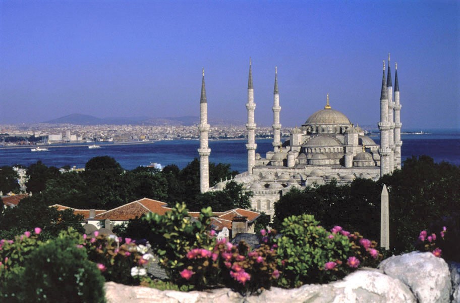 Which iconic landmark in Istanbul is known for its stunning architecture and historical significance?