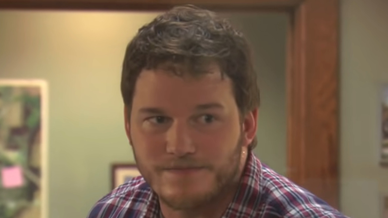 What is the name of the fictional town in 'Parks and Recreation' where Chris Pratt's character lives?