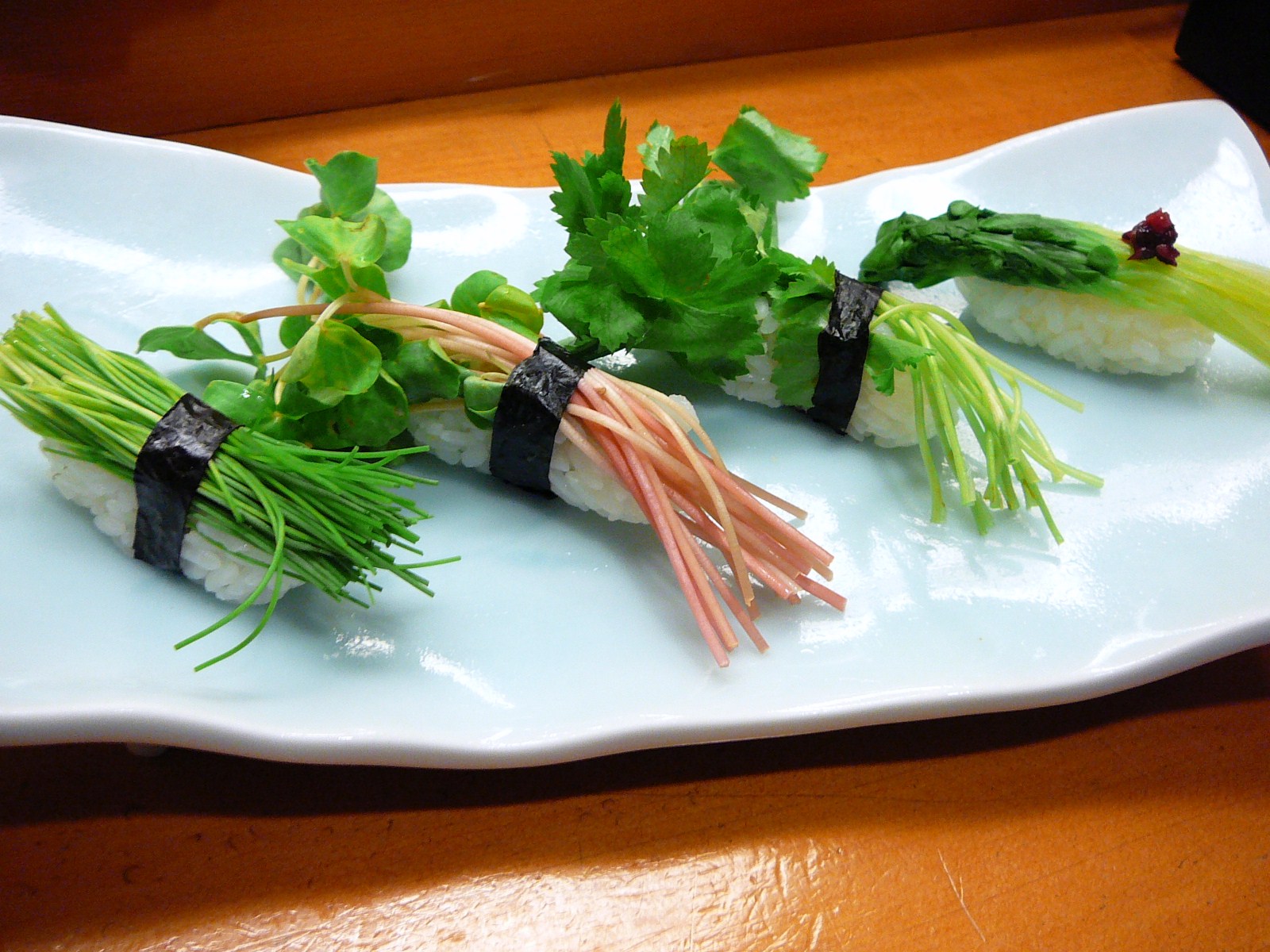 Which ingredient is typically used to bind the rice grains together in sushi rice?