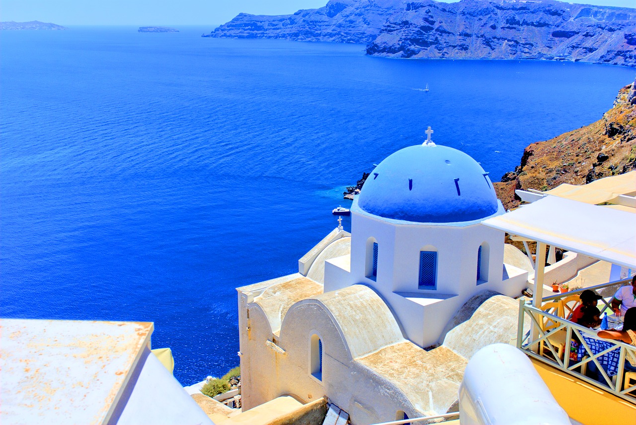 Which famous ancient civilization thrived on Santorini?