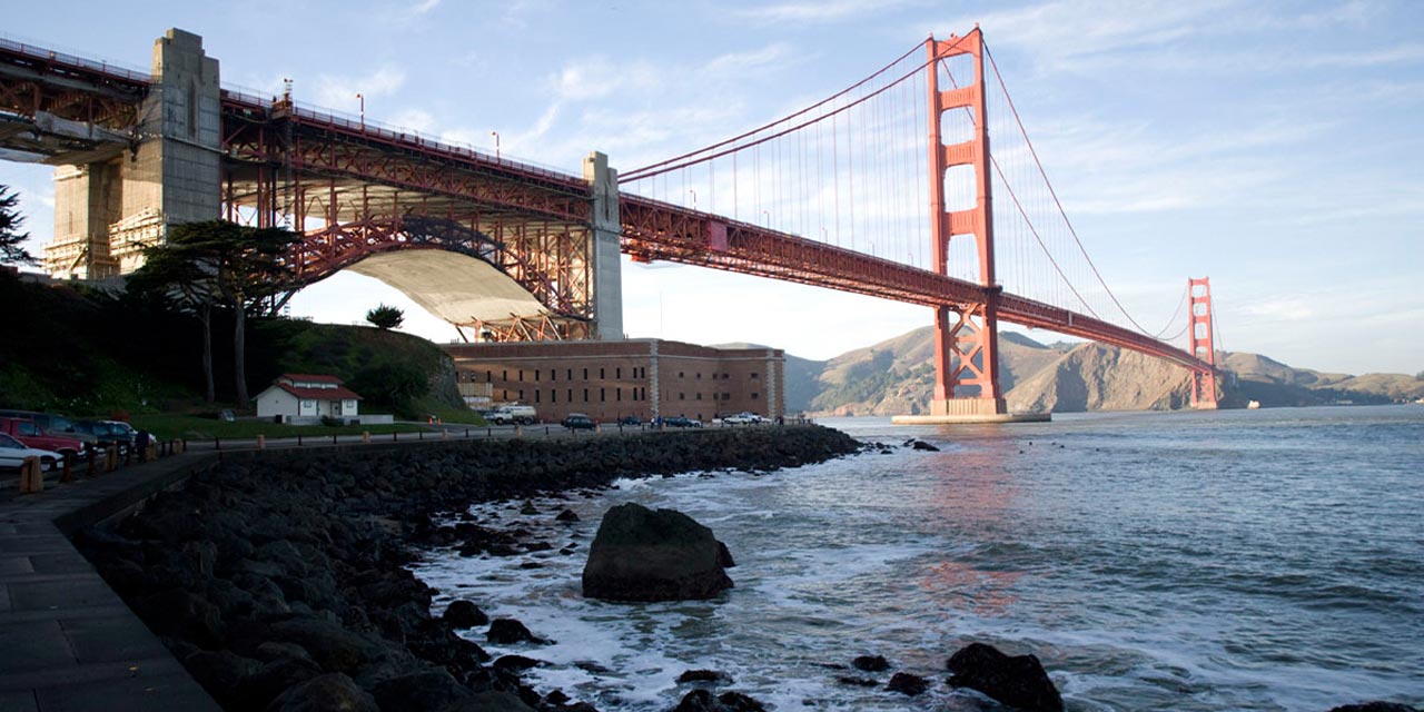 What is the name of the famous island located in San Francisco Bay that was once a military fort?