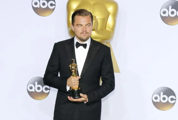 Which film features Leonardo DiCaprio as a diamond smuggler in Sierra Leone?