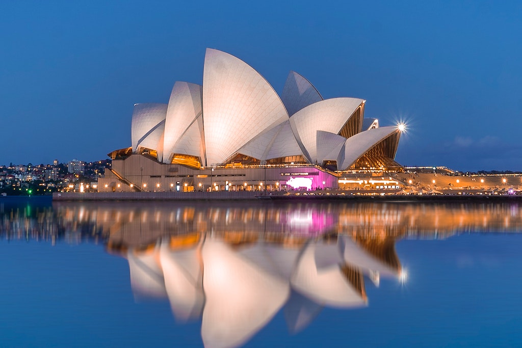Which iconic music venue in Sydney is known for hosting legendary performances by local and international artists?