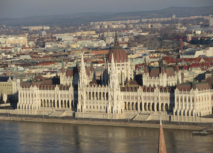 Which historical castle complex offers panoramic views of Budapest?