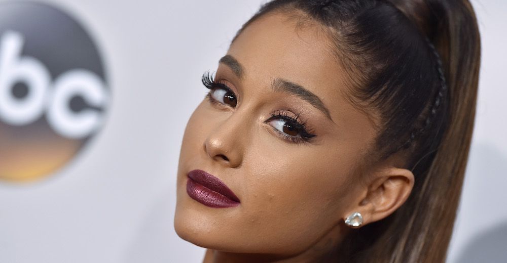 Which song did Ariana Grande perform at the Manchester benefit concert in 2017?