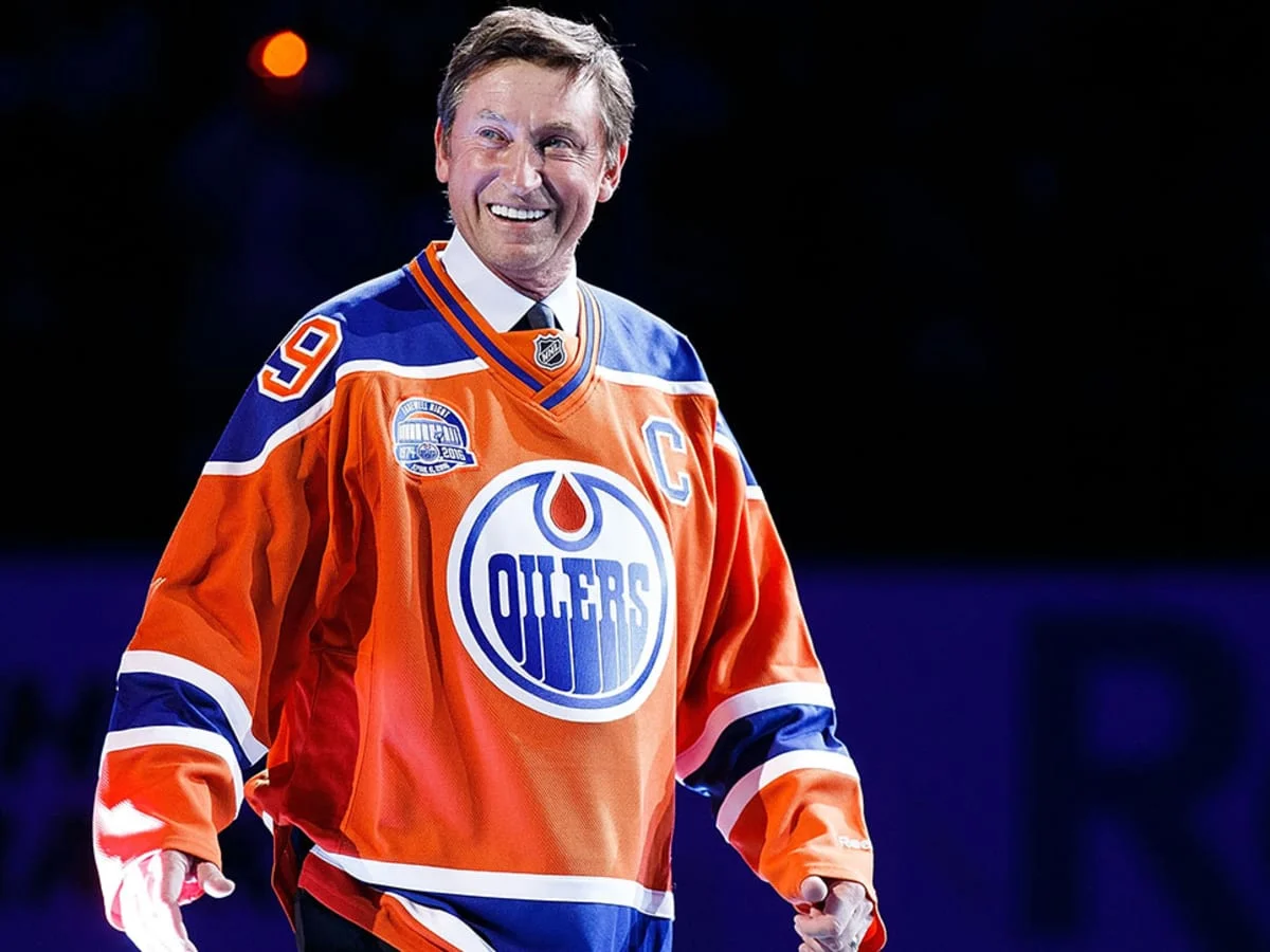 Which team did Wayne Gretzky coach during the 2002 Winter Olympics?