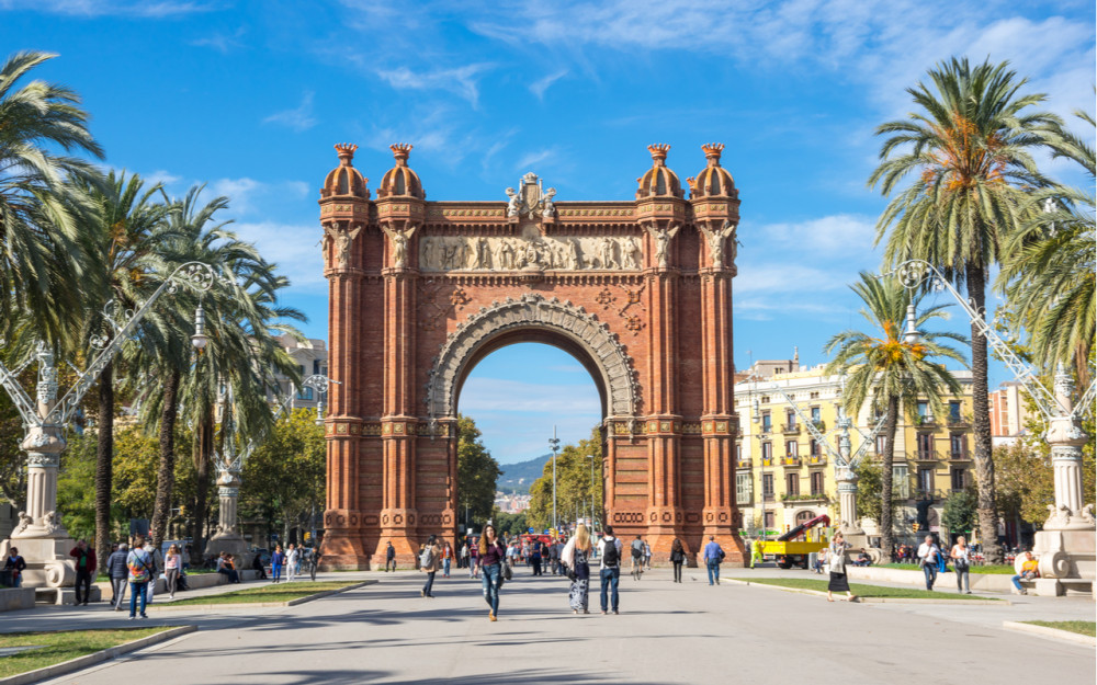 What is the official language spoken in Barcelona?