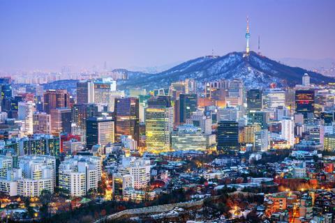 What is the name of the famous shopping street in Insadong?