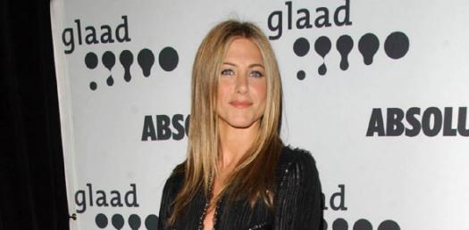 Which famous pop star appeared in Jennifer Aniston's music video for the song 'Rise'?