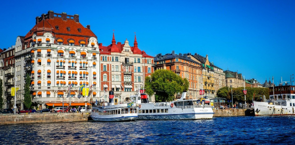 Which famous Swedish actress was born in Stockholm?