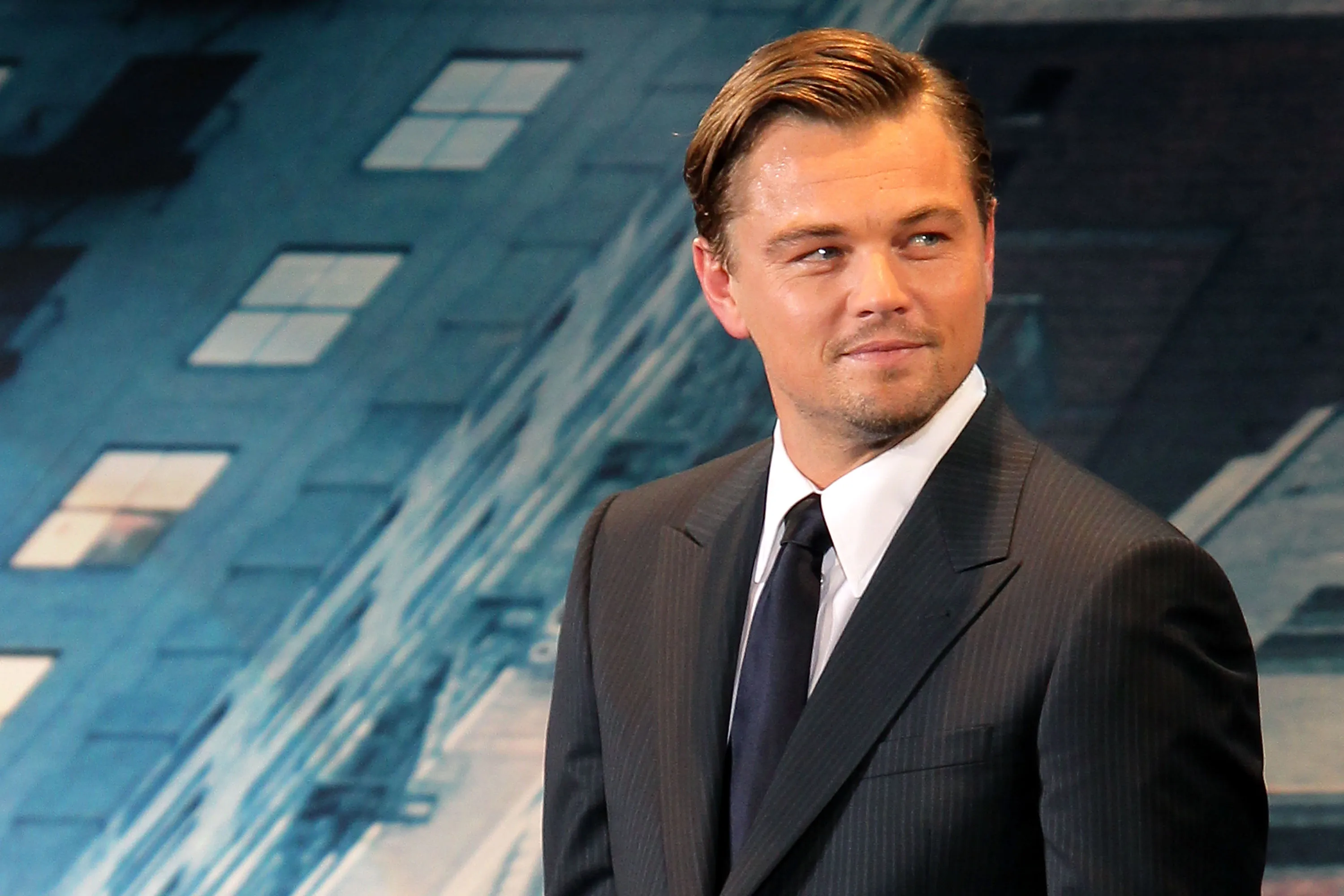 Which Leonardo DiCaprio film is based on a novel by F. Scott Fitzgerald?