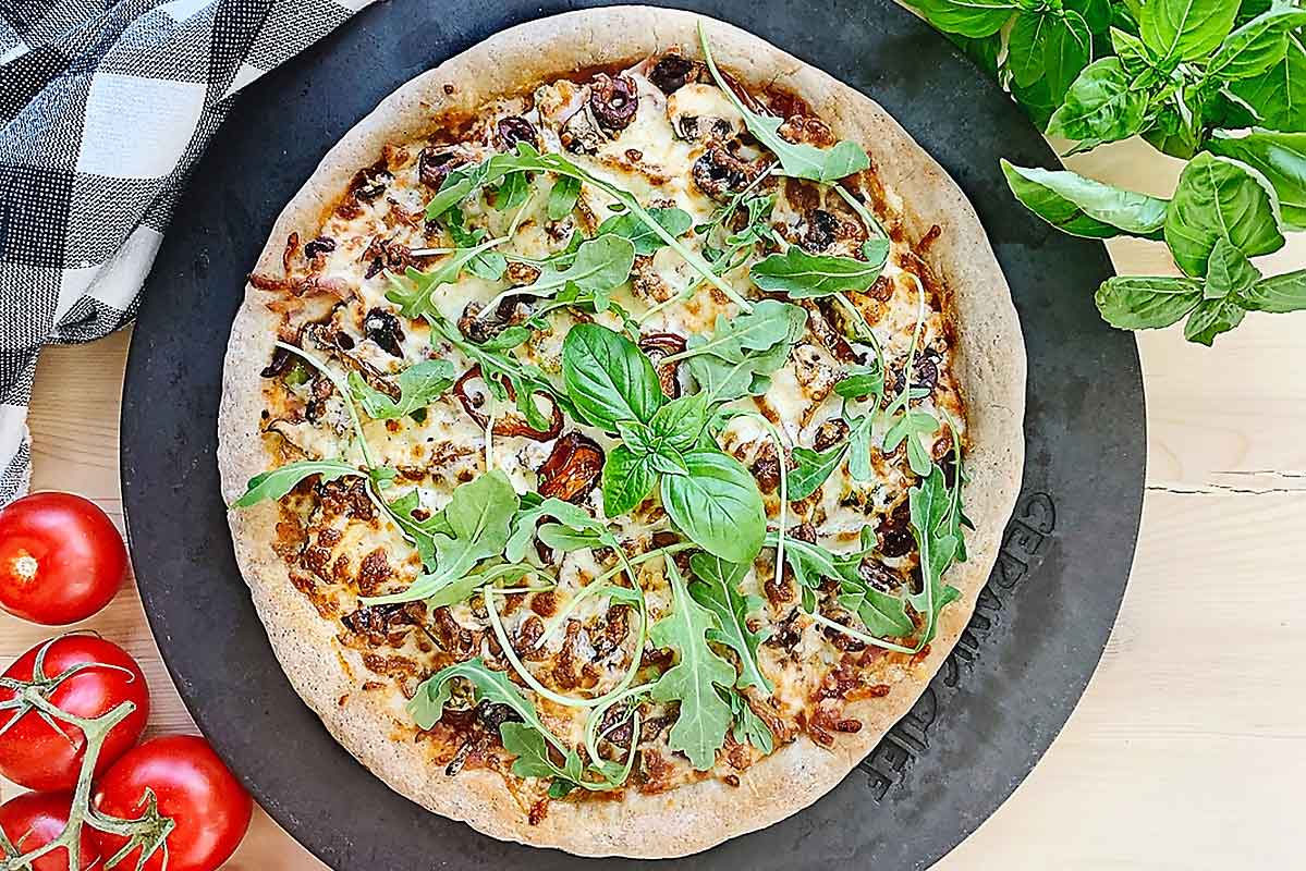 What is the main ingredient in a BBQ chicken pizza?