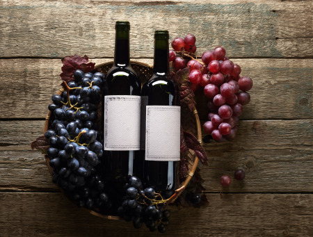 Which grape variety is commonly used to make Cabernet Sauvignon?
