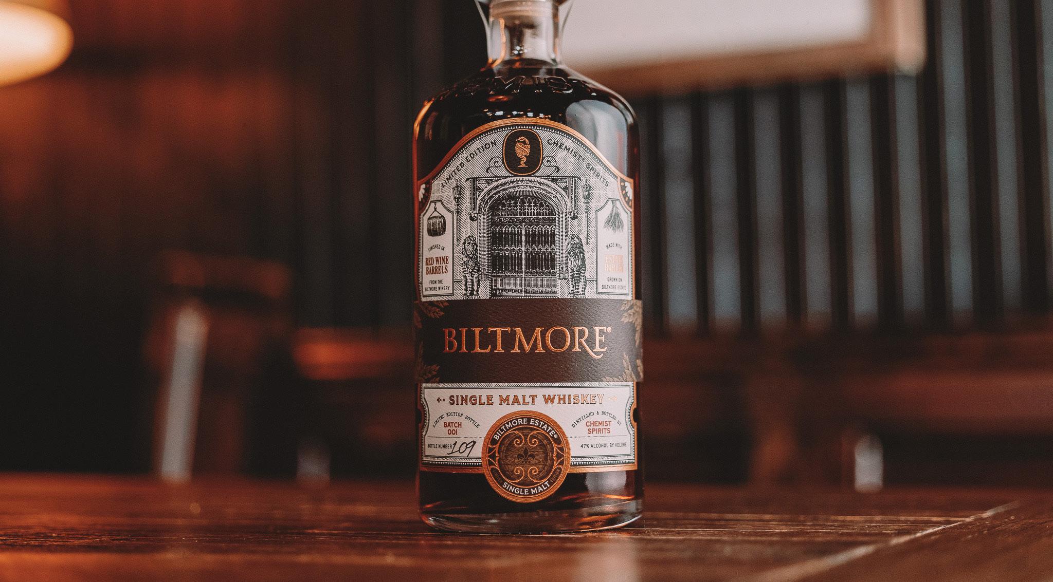 Which type of whiskey is often made with a mix of malted barley and grains?
